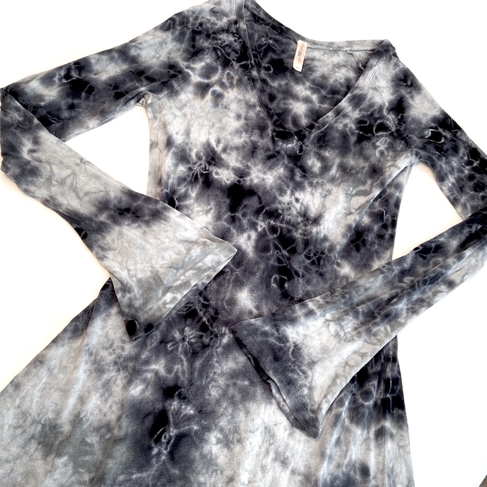 Pink Lotus long fluted bell-sleeve navy and white tie dye tee